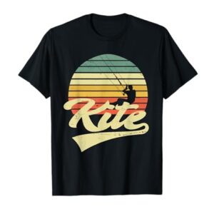 Klassisches Kiteboarding-Trikot mit einem lebendigen Vintage-Retro-Design, perfekt für Kiter und Kitesurfer. Das T-Shirt ist klassisch geschnitten und bequem zu tragen.